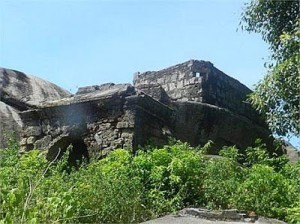 Một trong những phế tích còn sót lại của thành Bàn Cờ 