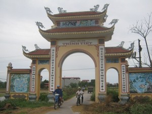 Cổng làng Trinh Tiết