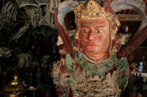 Tượng Kim Cương ở chùa Mía, làng Đường Lâm, Sơn Tây, Hà Nội.