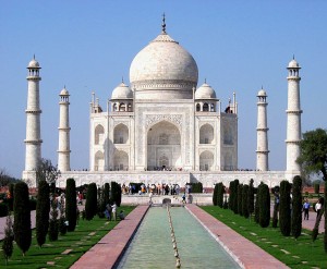 Lăng mộ Taj Mahal được làm từ đá hoa
