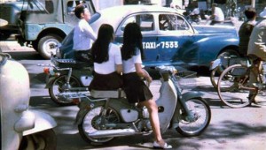 Xe Honda Dame trên đường phố Sài Gòn xưa